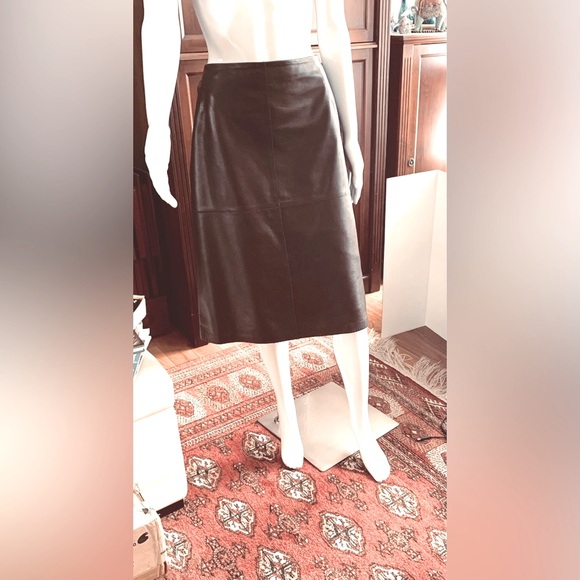 Soft and shiny dark brown real lamb leather skirt just at knee Eur size 42 US 10 - Picture 5 of 13